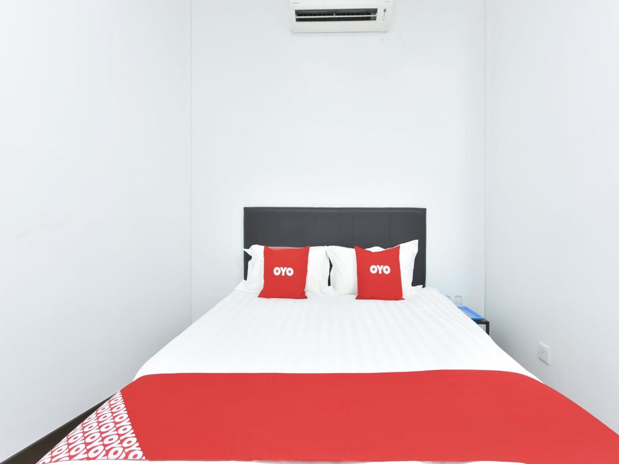 Oyo 90869 Hotel Madeena Inn เซปัง ภายนอก รูปภาพ