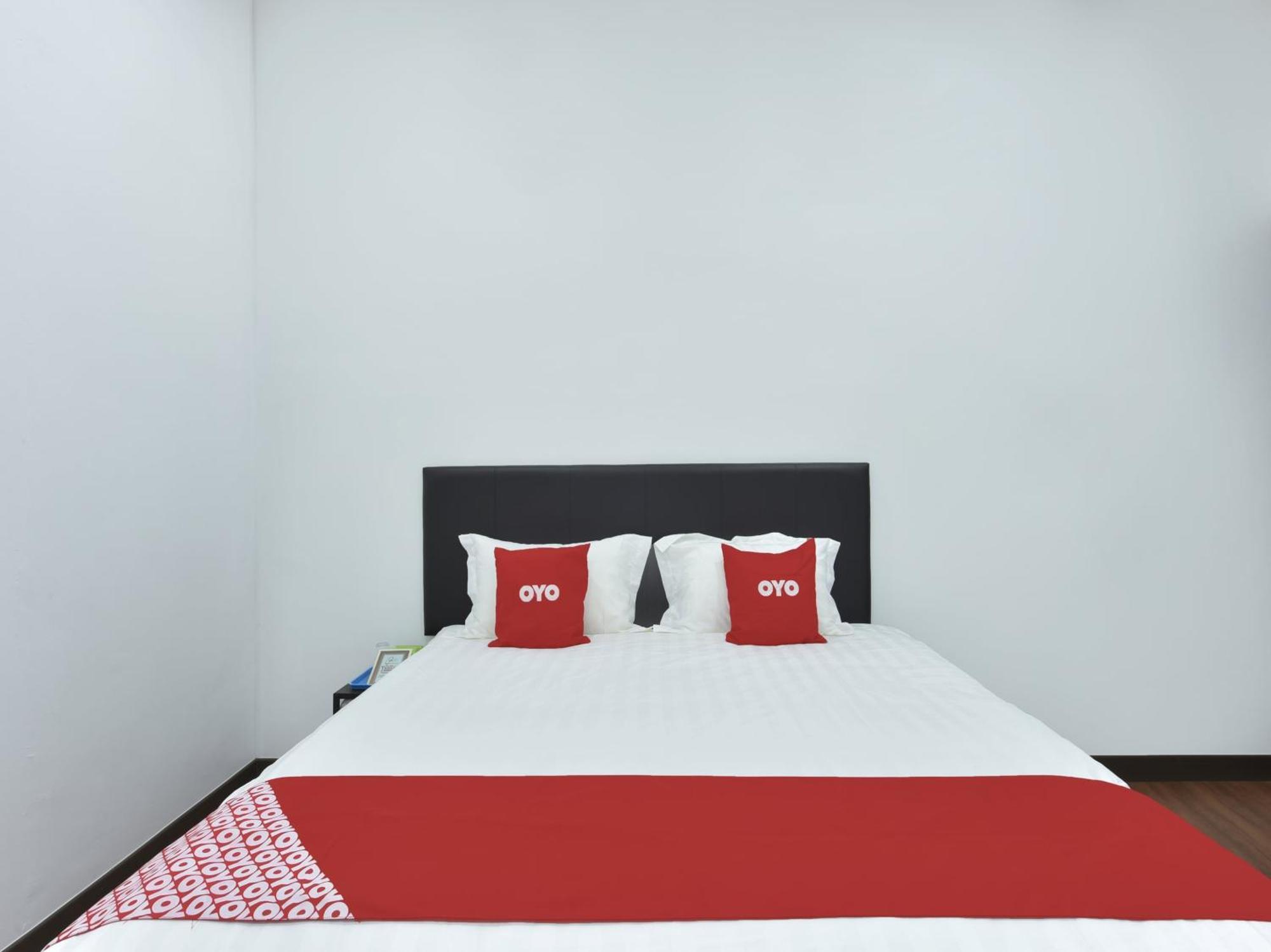 Oyo 90869 Hotel Madeena Inn เซปัง ภายนอก รูปภาพ