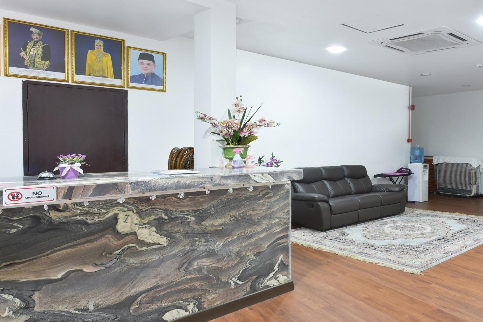 Oyo 90869 Hotel Madeena Inn เซปัง ภายนอก รูปภาพ