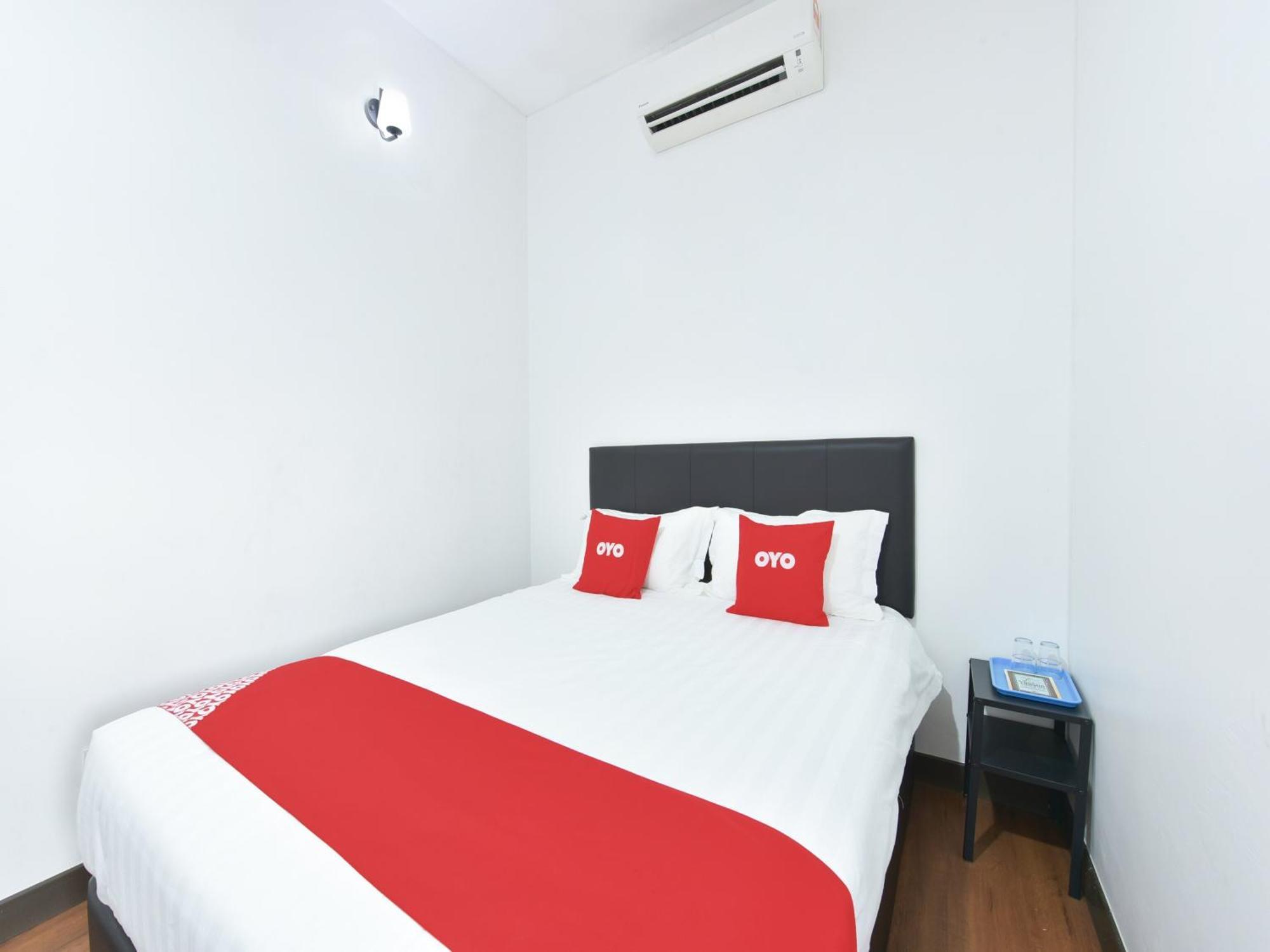 Oyo 90869 Hotel Madeena Inn เซปัง ภายนอก รูปภาพ