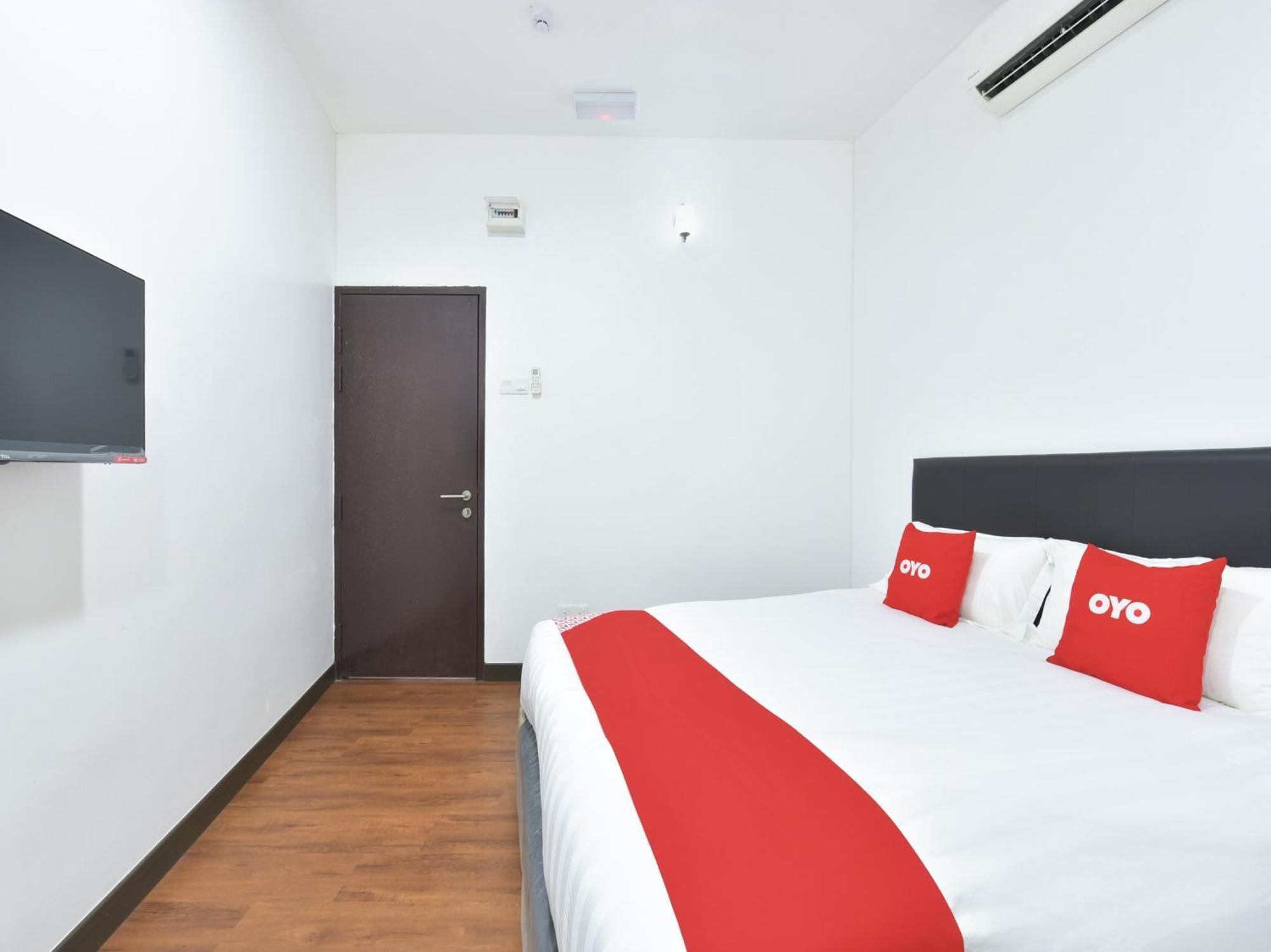Oyo 90869 Hotel Madeena Inn เซปัง ภายนอก รูปภาพ