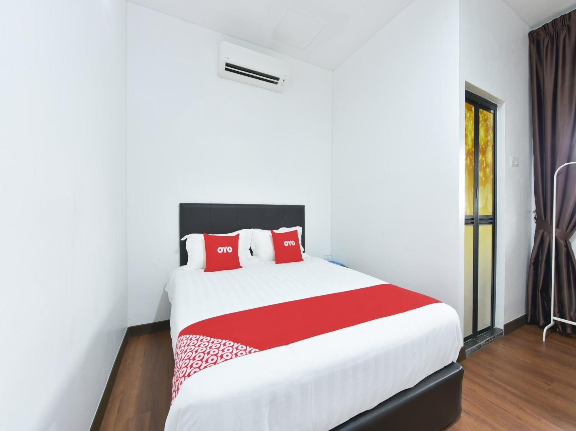 Oyo 90869 Hotel Madeena Inn เซปัง ภายนอก รูปภาพ