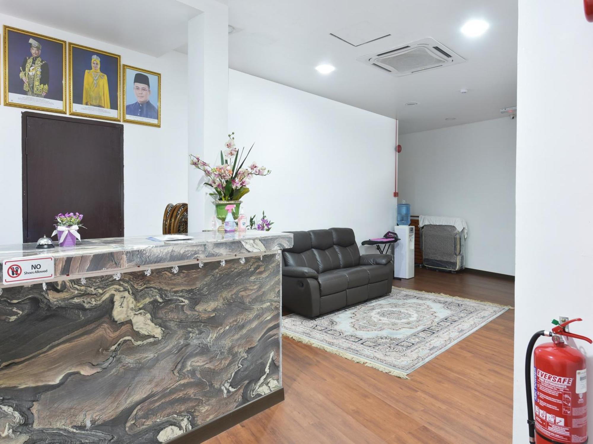 Oyo 90869 Hotel Madeena Inn เซปัง ภายนอก รูปภาพ