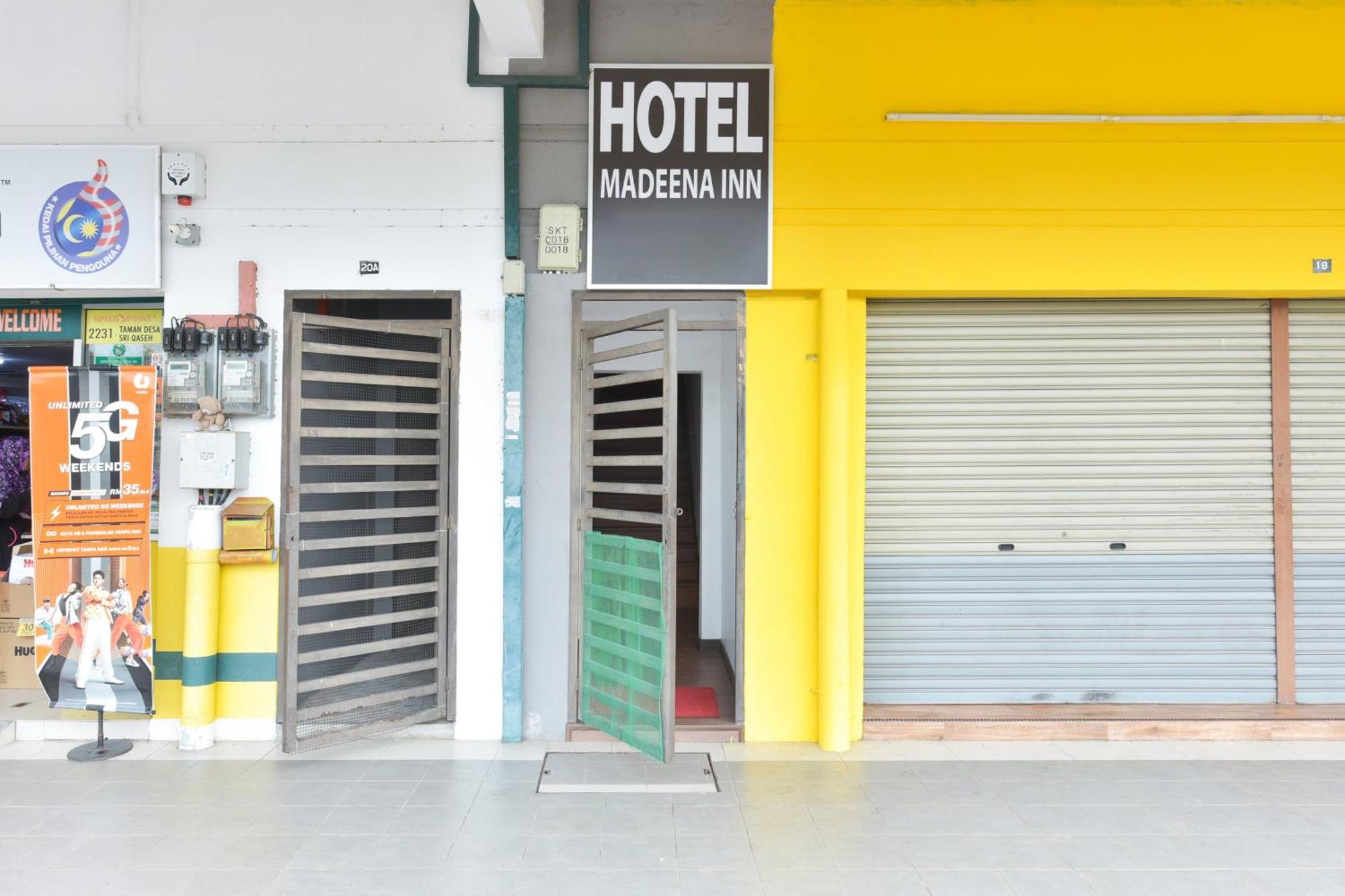 Oyo 90869 Hotel Madeena Inn เซปัง ภายนอก รูปภาพ