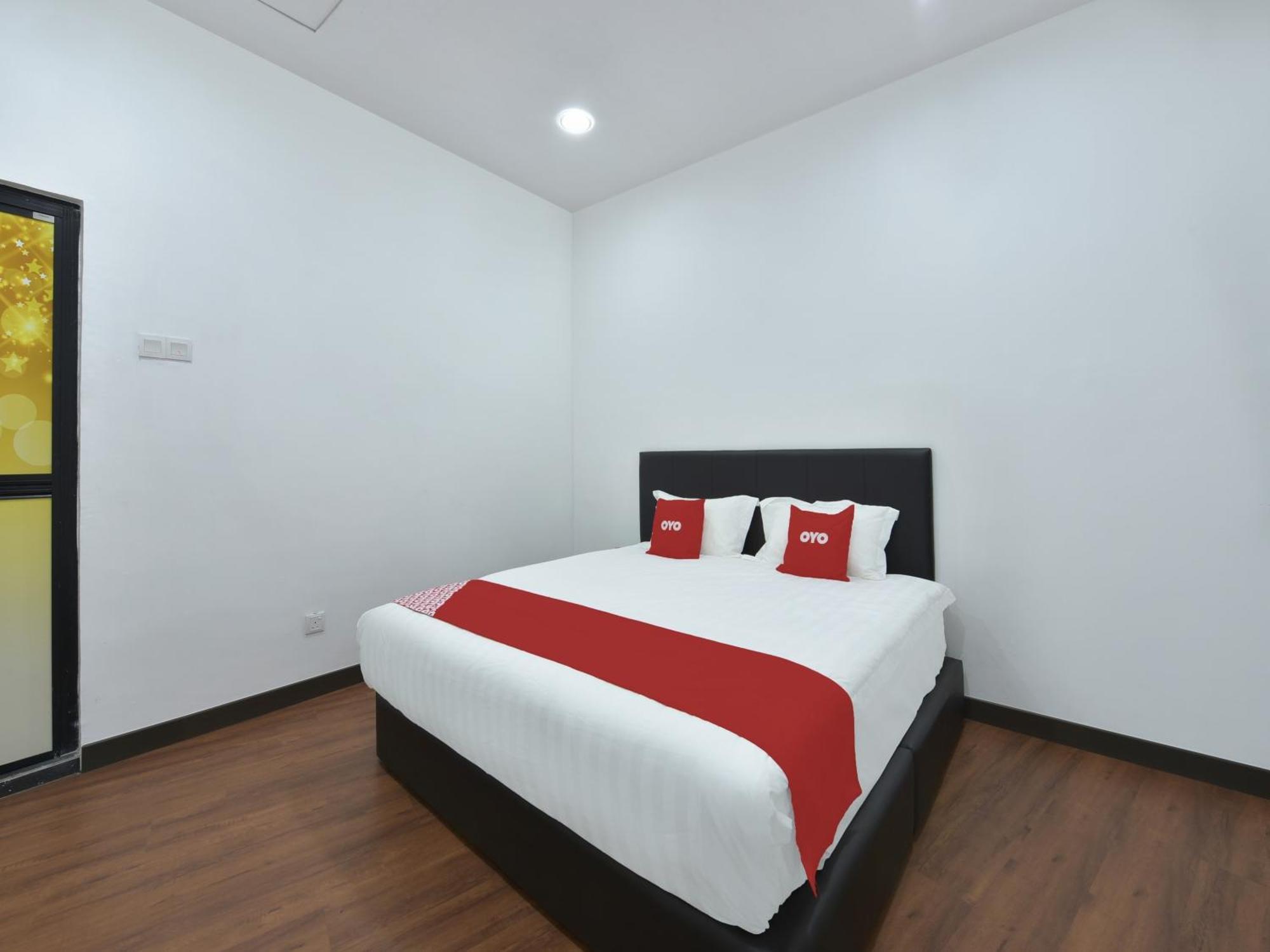 Oyo 90869 Hotel Madeena Inn เซปัง ภายนอก รูปภาพ