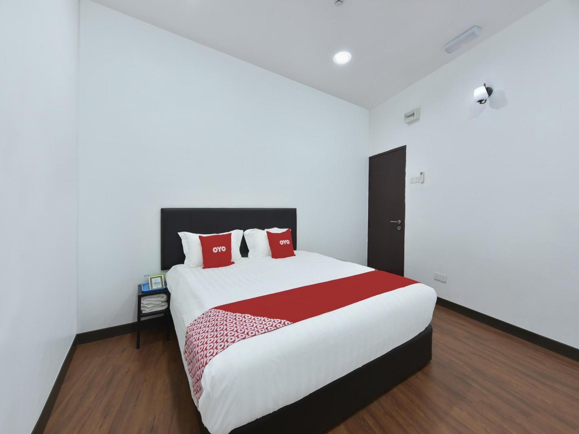 Oyo 90869 Hotel Madeena Inn เซปัง ภายนอก รูปภาพ