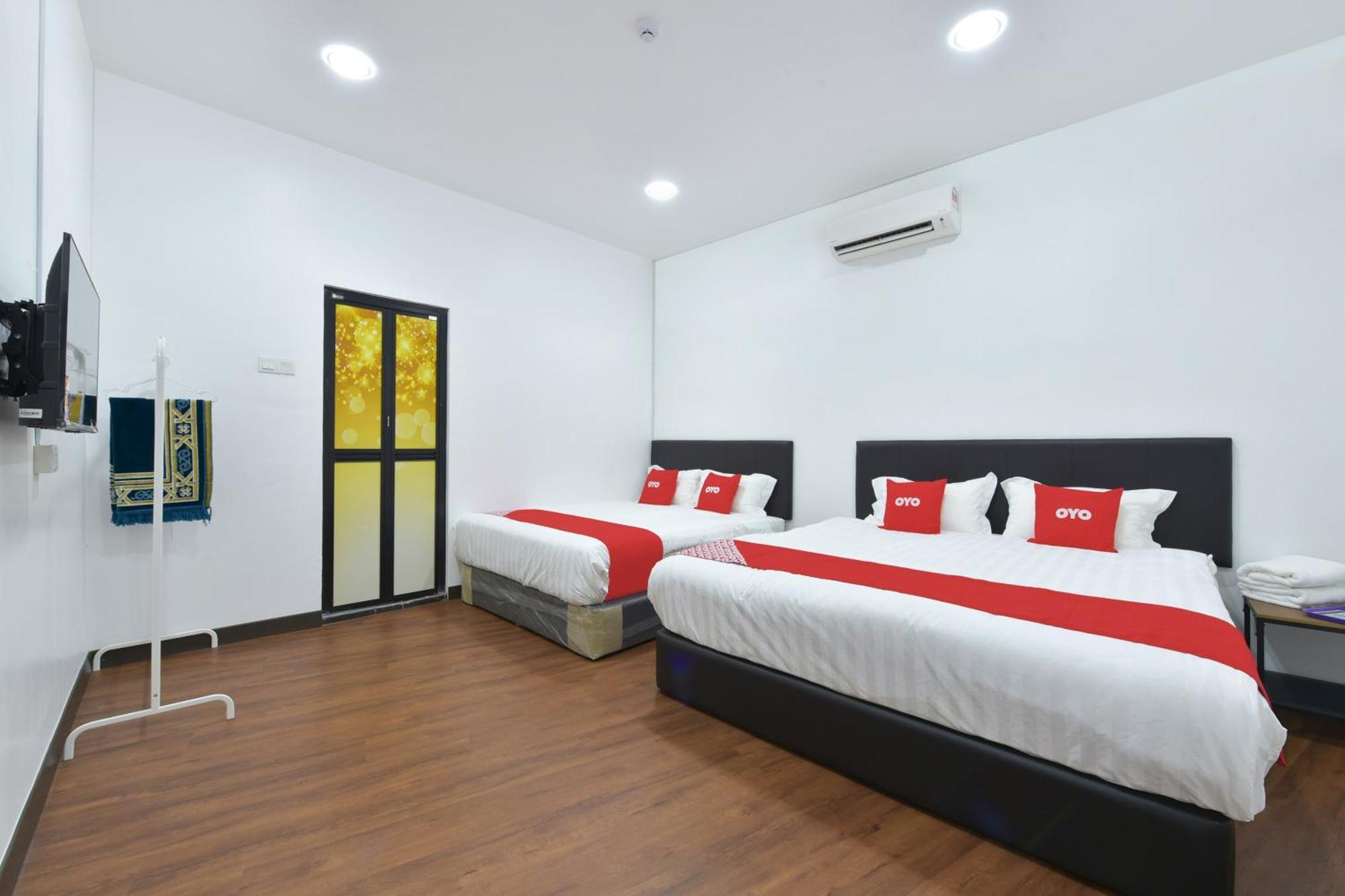 Oyo 90869 Hotel Madeena Inn เซปัง ภายนอก รูปภาพ